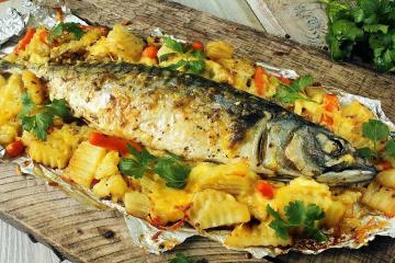 Baked mackerel in the oven with potatoes and sauce