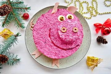 New Year's "Herring under a fur coat" in the shape of a pig