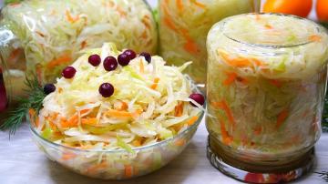 Pickled cabbage with mustard