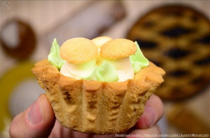 Tartlet cake with cream