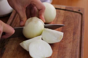 How to cut onions and not cry? 11 helpful tips