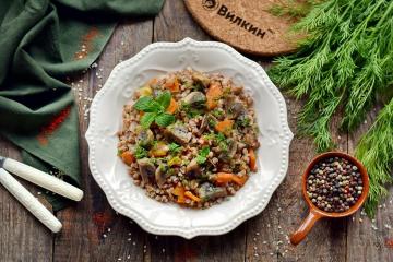 Buckwheat with mushrooms, onions and carrots