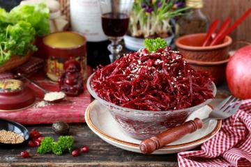 FIVE wonderful salads of beets, which will strengthen your blood vessels, heart and memory