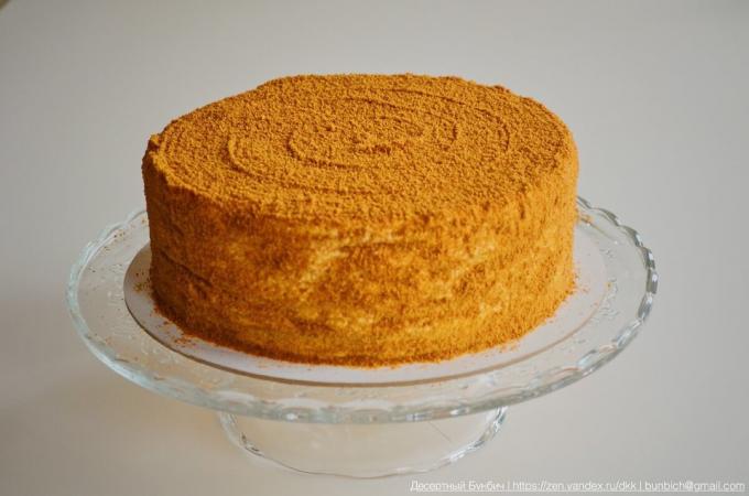 Here's a honey cake without eggs and honey I turned