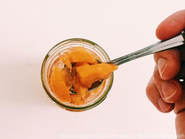 Peach jam turns fragrant taste and preserves