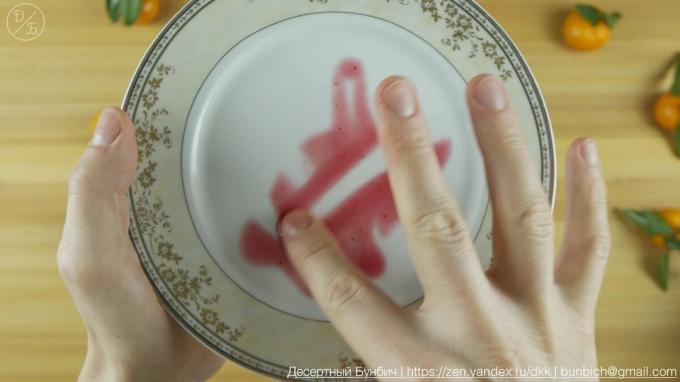Jelly turned liquid and spread over the plate