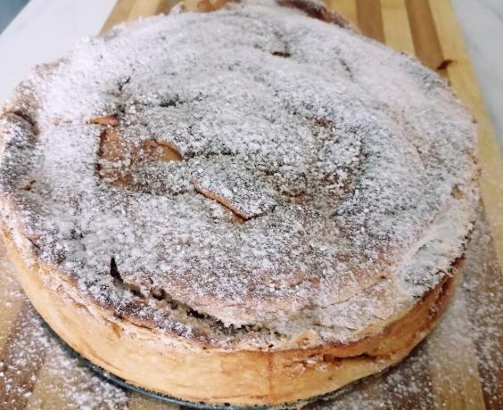You can posypvt apple pie with icing sugar
