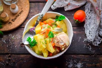 Stewed potatoes with chicken