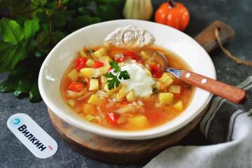 Vegetable soup with zucchini