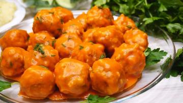 Meatballs with sauce in multivarka