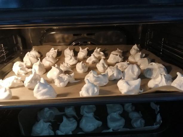 Put the meringue in the oven