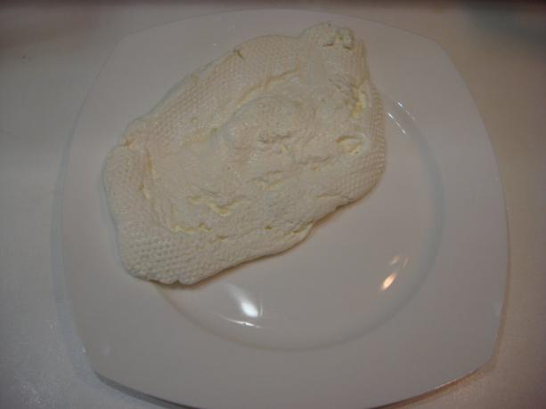 Picture taken by the author (cottage cheese on a plate)