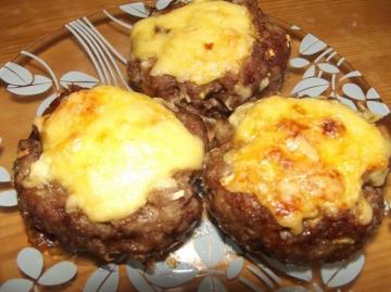 Meat nest stuffed in the oven. Any tastier chops