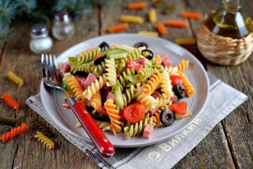 Salad with pasta, salami and vegetables