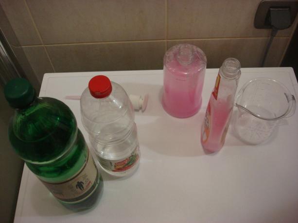 Picture taken by the author (poured liquid soap)