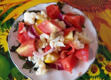 Easy and at the same time a hearty salad that does not cause heaviness in the stomach