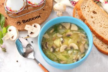 Soup with champignons and potatoes