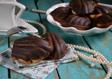 Cookies "Madeleine" with chocolate icing