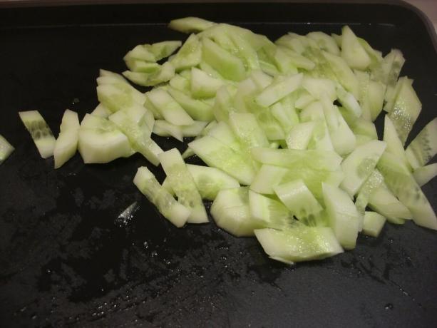 Picture taken by the author (sliced ​​cucumber)