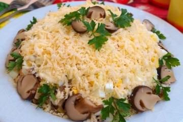 Layered salad with chicken and mushrooms. Favorite on any meal!