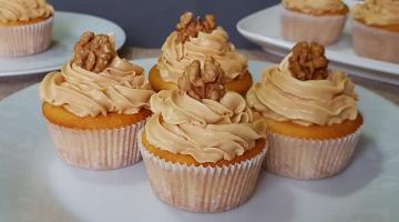 Air and insanely delicious cupcakes with condensed milk. Prepare quickly, however, and eaten immediately