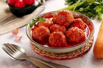 Minced meat balls with tomato gravy