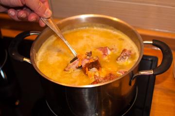 How do I cook pea soup with smoked bacon. My recipe