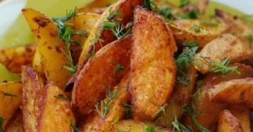 Potato wedges with a crispy crust. Bake in the oven