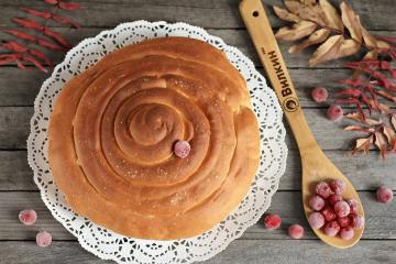 Snail pie with cherries