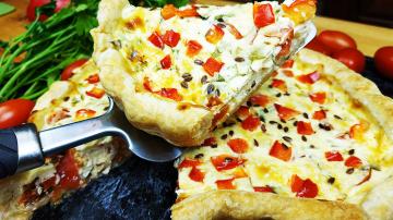 Puff pastry pie with curd and cheese filling.