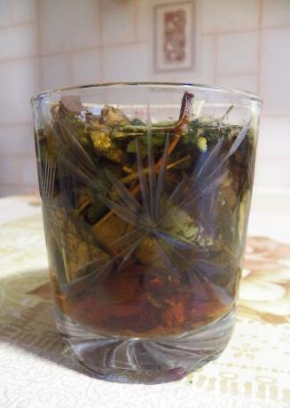 Tea made from fermented leaves of apple trees