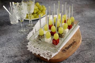 Canapes with cheese and grapes