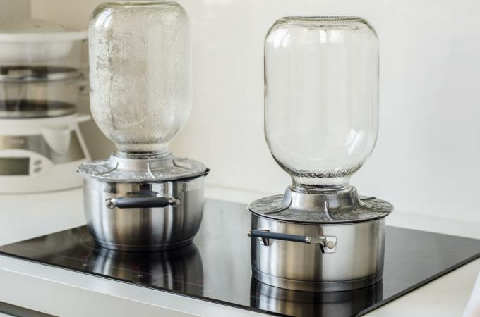 One way to sterilize jars. Photos - Yandex. Images