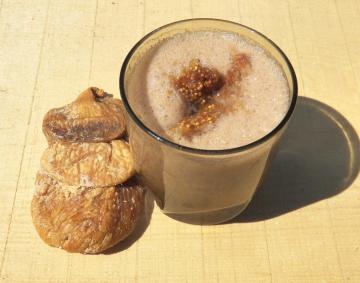 Sweet Smoothies of figs, which strengthens the heart