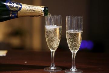 How to choose a high-quality champagne on New Year's Eve?