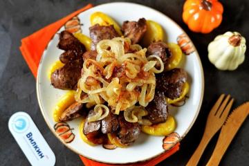 Chicken liver fried with onions