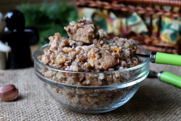 Buckwheat with meat in a pan