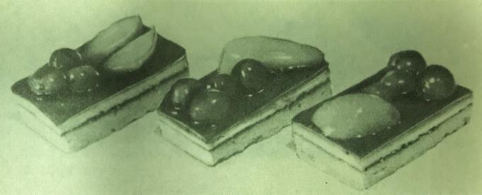 Cake "Leningrad with fruit." Photo from the book "Production of pastries and cakes," 1976 
