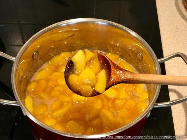 Peach jam during cooking