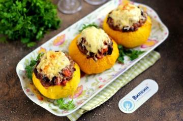 Stuffed squash with minced meat in the oven
