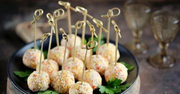 New Year's table 2020: snack balls with nuts, cheese, pickles or herring