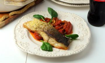 How to bake carp with vegetables
