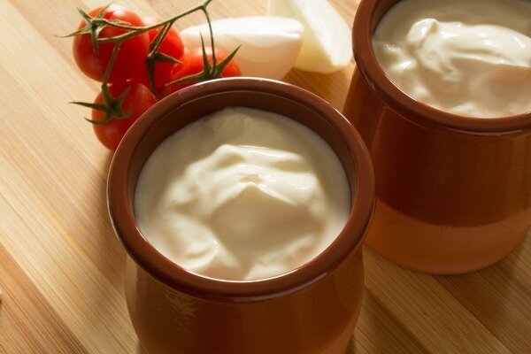 It is recommended to buy sour cream from special farms (Photo: Pixabay.com)