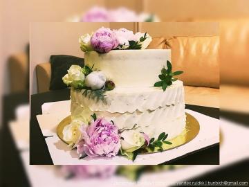 How to decorate the cake with fresh flowers. Confectioner shares secrets