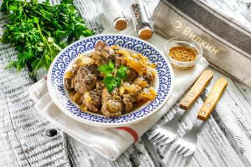 Braised chicken liver with onions