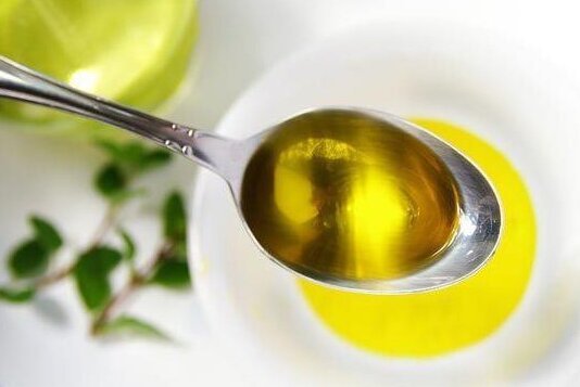 The color of olive oil