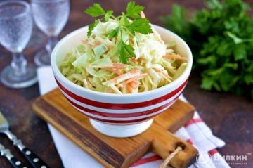 Cabbage, apple and carrot salad