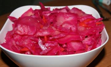 Cabbage, pickled with beet, fast. A total of 12 hours and is ready