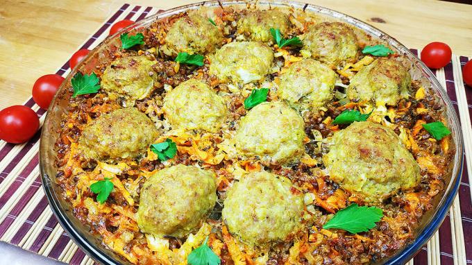 Buckwheat with meatballs and vegetables in the oven