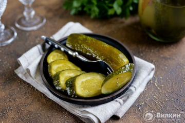 Fast hot pickling of cucumbers in liter jars